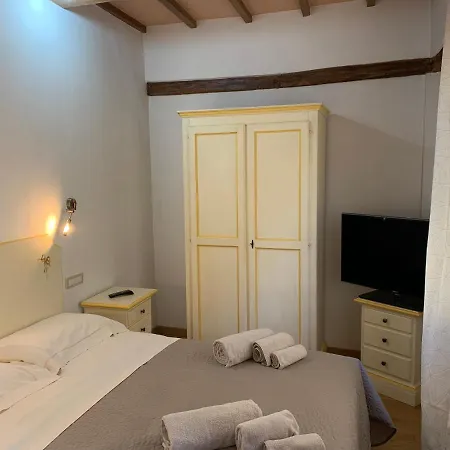 بيت ضيافة Residenza Via Dante 3*