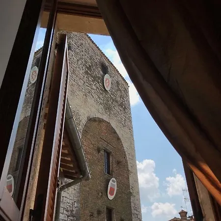 Residenza Via Dante 3* Губбио