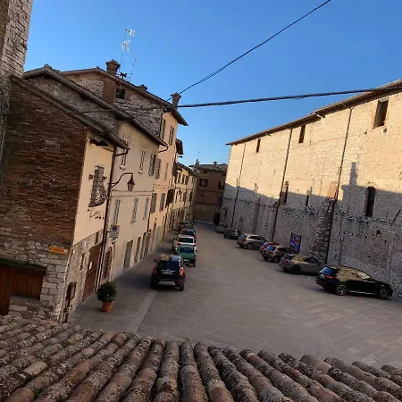 Residenza Via Dante 3* غوبيو
