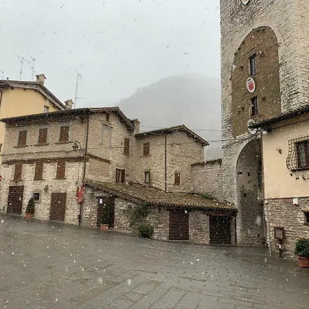 Residenza Via Dante 3* غوبيو