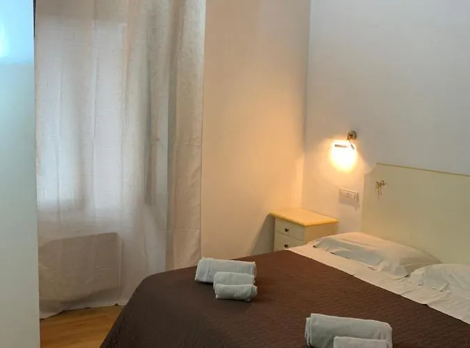 בית הארחה Residenza Via Dante 3*