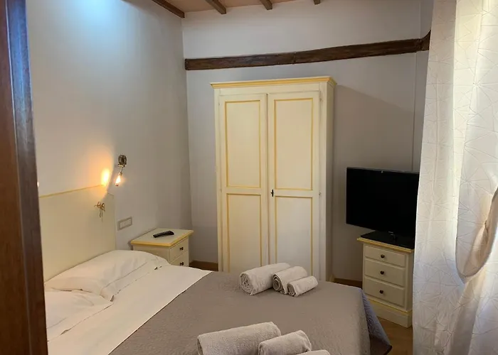 בית הארחה Residenza Via Dante 3*